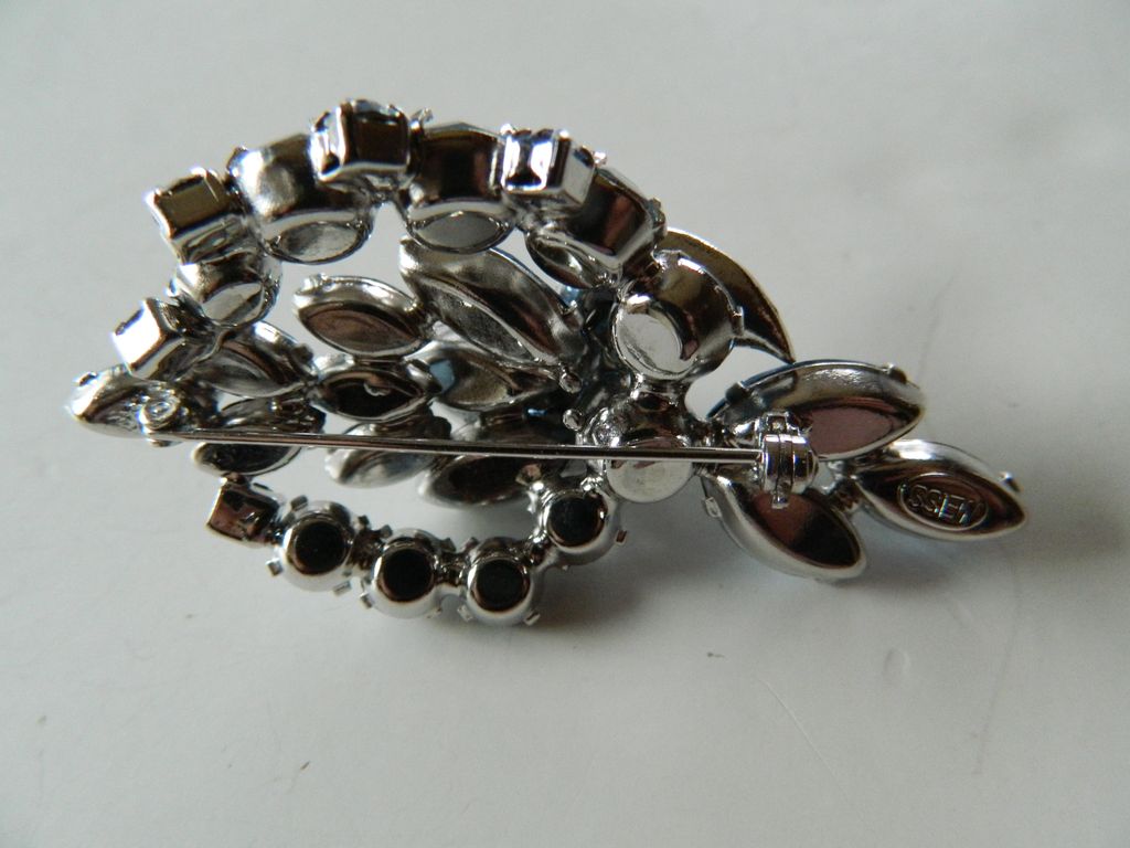 Gorgeous signed Weiss-jeweled PIn Gorgeous signed Weiss-jeweled PIn