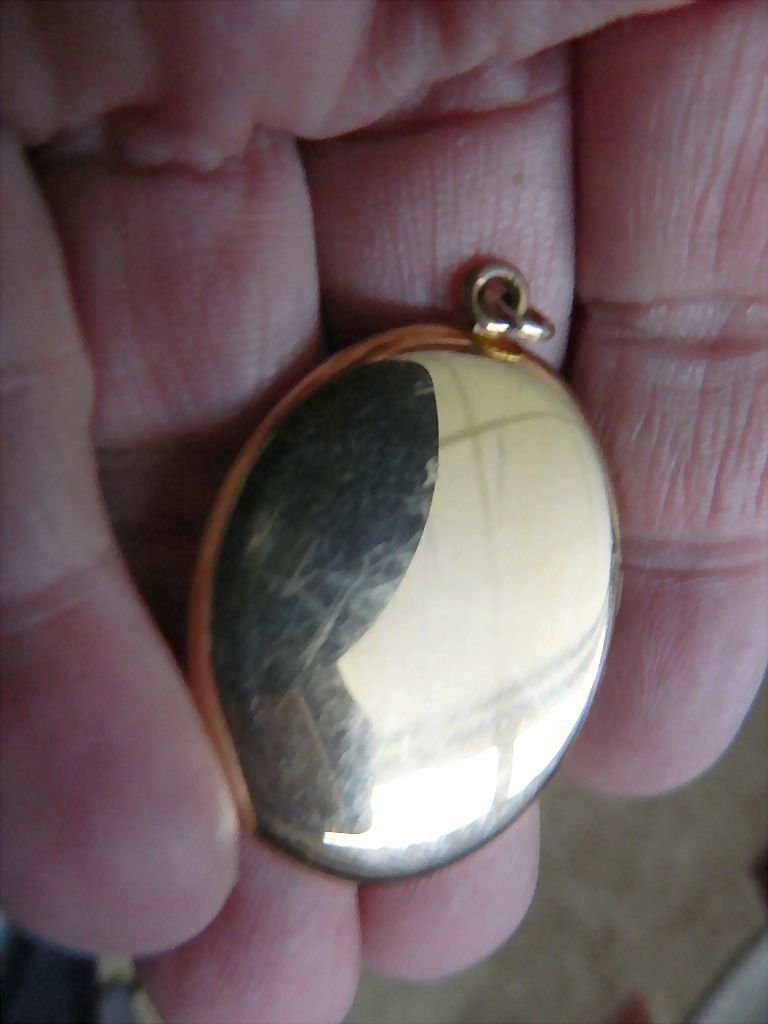 Beautiful-etched-12.k g.f.- Two picture locket Beautiful-etched-12.k g.f.- Two picture locket