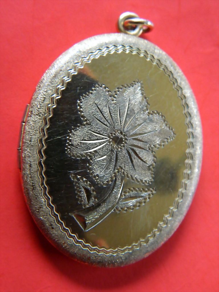 Beautiful-etched-12.k g.f.- Two picture locket Beautiful-etched-12.k g.f.- Two picture locket