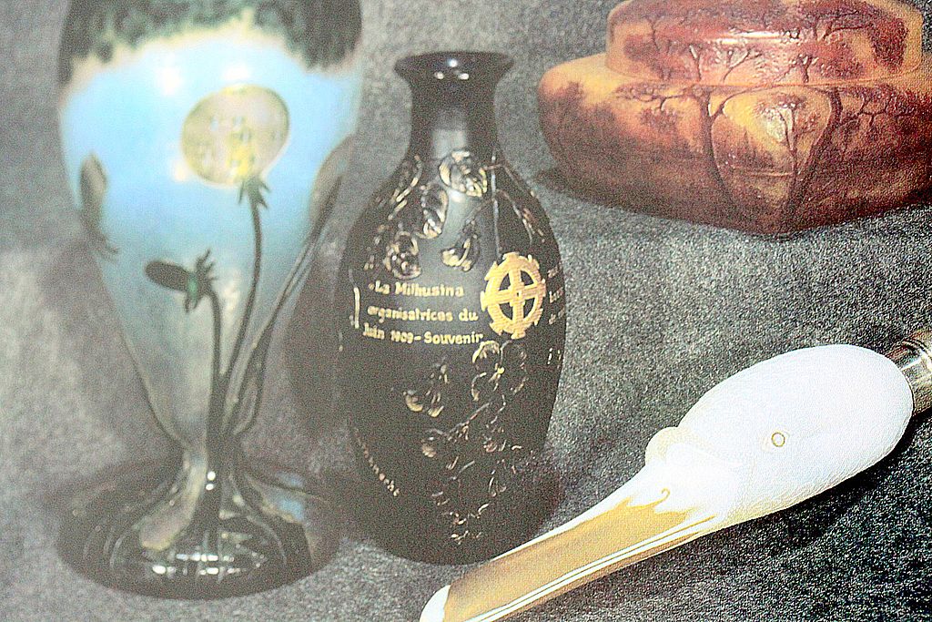 Burgun & Schverer Cobalt Blue Cameo Vase Parlant Burgun & Schverer Cobalt Blue Cameo Vase Parlant