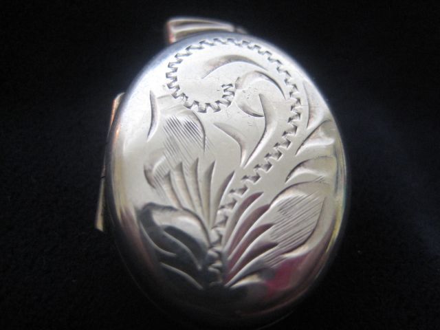 Very Pretty English Vintage Silver Locket Very Pretty English Vintage Silver Locket
