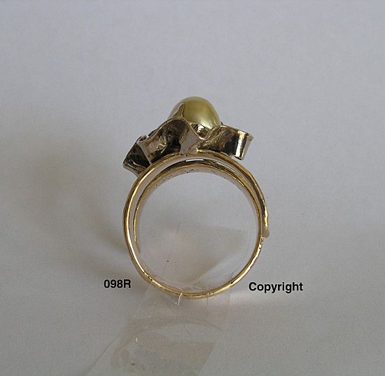 14ct white & yellow gold South Sea golden Pearl ring. 14ct white & yellow gold South Sea golden Pearl ring.