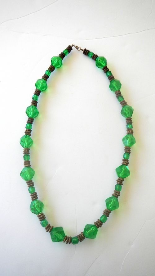Dazzling Green Lucite Bead Necklace Dazzling Green Lucite Bead Necklace