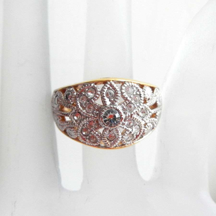 Sparkly Wide Avon Filigree Ring Sparkly Wide Avon Filigree Ring