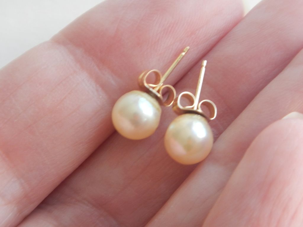 14K Pearl Stud Earrings 14K Pearl Stud Earrings