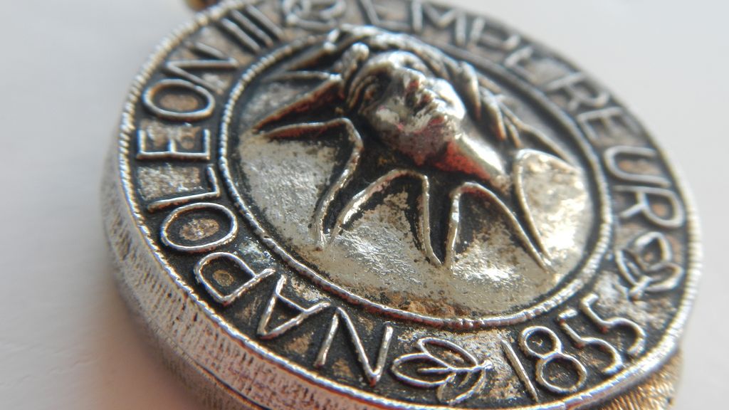 Callejero Napoleon Perfume Locket Pendant Callejero Napoleon Perfume Locket Pendant