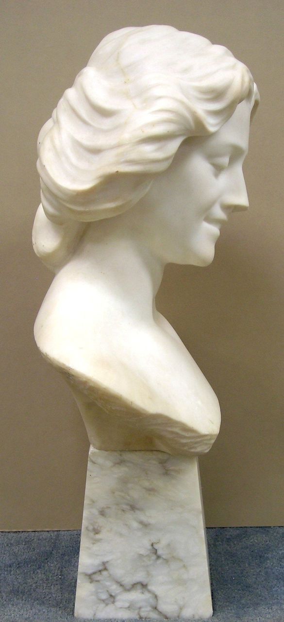 Carved Marble Sculpture Bust of a Woman - Early 20th Century Carved Marble Sculpture Bust of a Woman - Early 20th Century