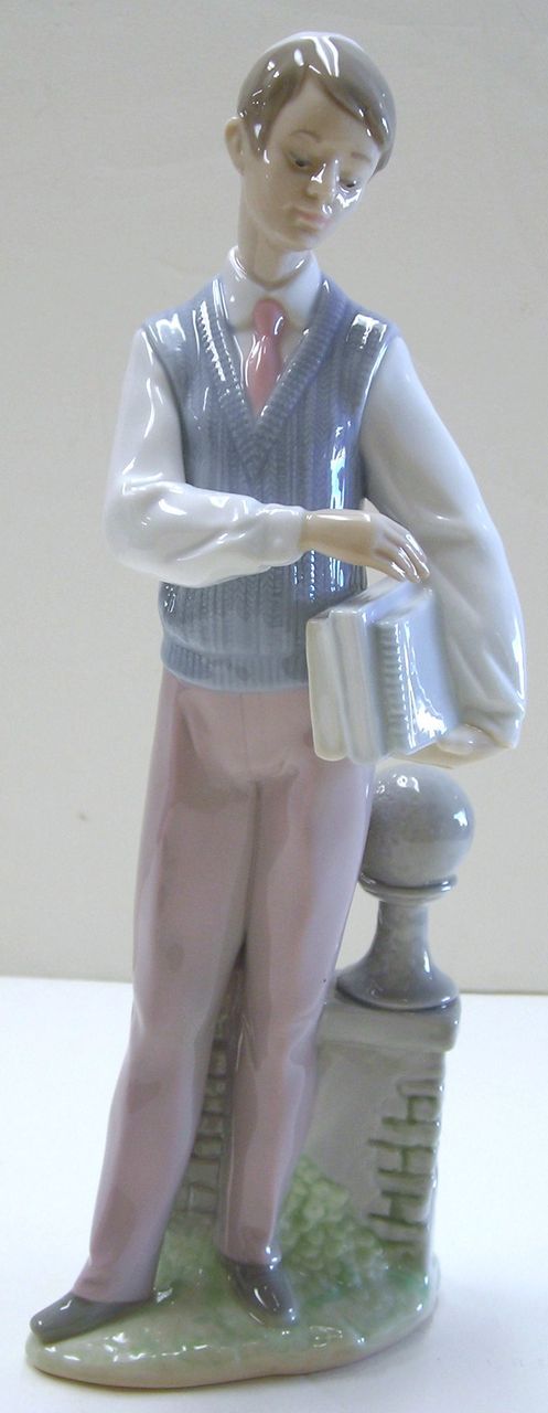Lladro Figurine, Hebrew Scholar - Retired of a Young Man Lladro Figurine, Hebrew Scholar - Retired of a Young Man
