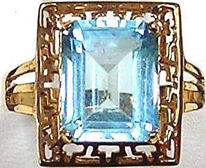 Blue Topaz Ring 10kt Yellow Gold - Size 7 Blue Topaz Ring 10kt Yellow Gold - Size 7