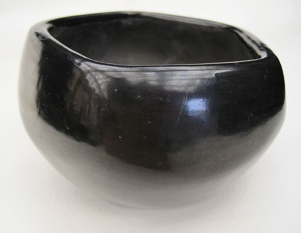 Santa Clara Pueblo Polished Blackware Bowl by Clara Suazo Santa Clara Pueblo Polished Blackware Bowl by Clara Suazo