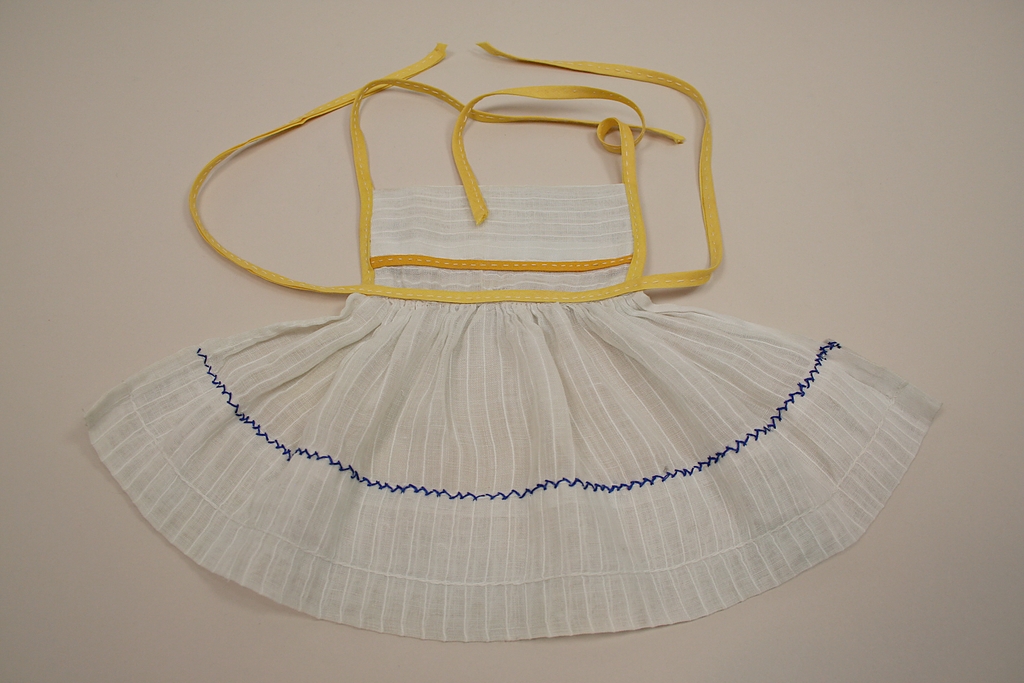 Vintage 1950's Pinafore Vintage 1950's Pinafore