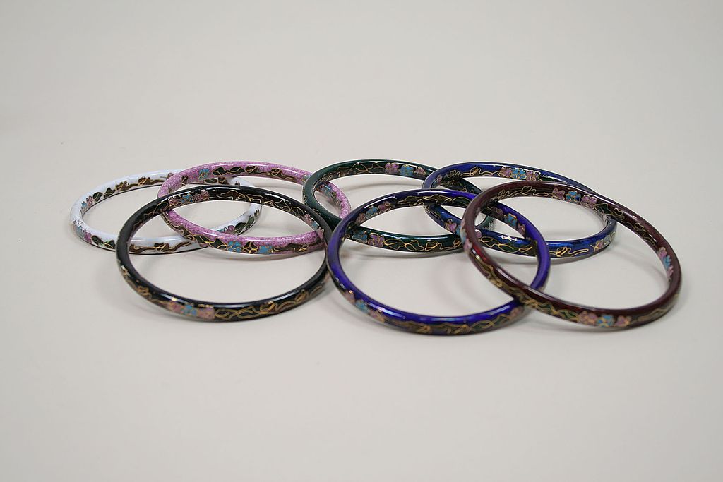 Large Set Of Vintage Enamel Bangle Bracelets Large Set Of Vintage Enamel Bangle Bracelets