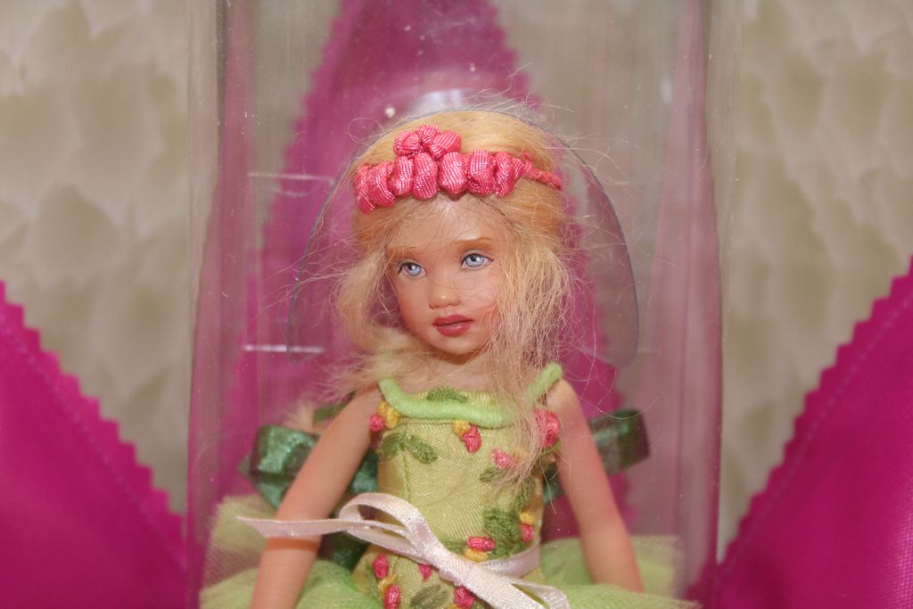 Thumbelina Helen Kish 2006 UFDC Doll Plus Water Baby! Free Shipping Winthin US! Thumbelina Helen Kish 2006 UFDC Doll Plus Water Baby! Free Shipping Winthin US!