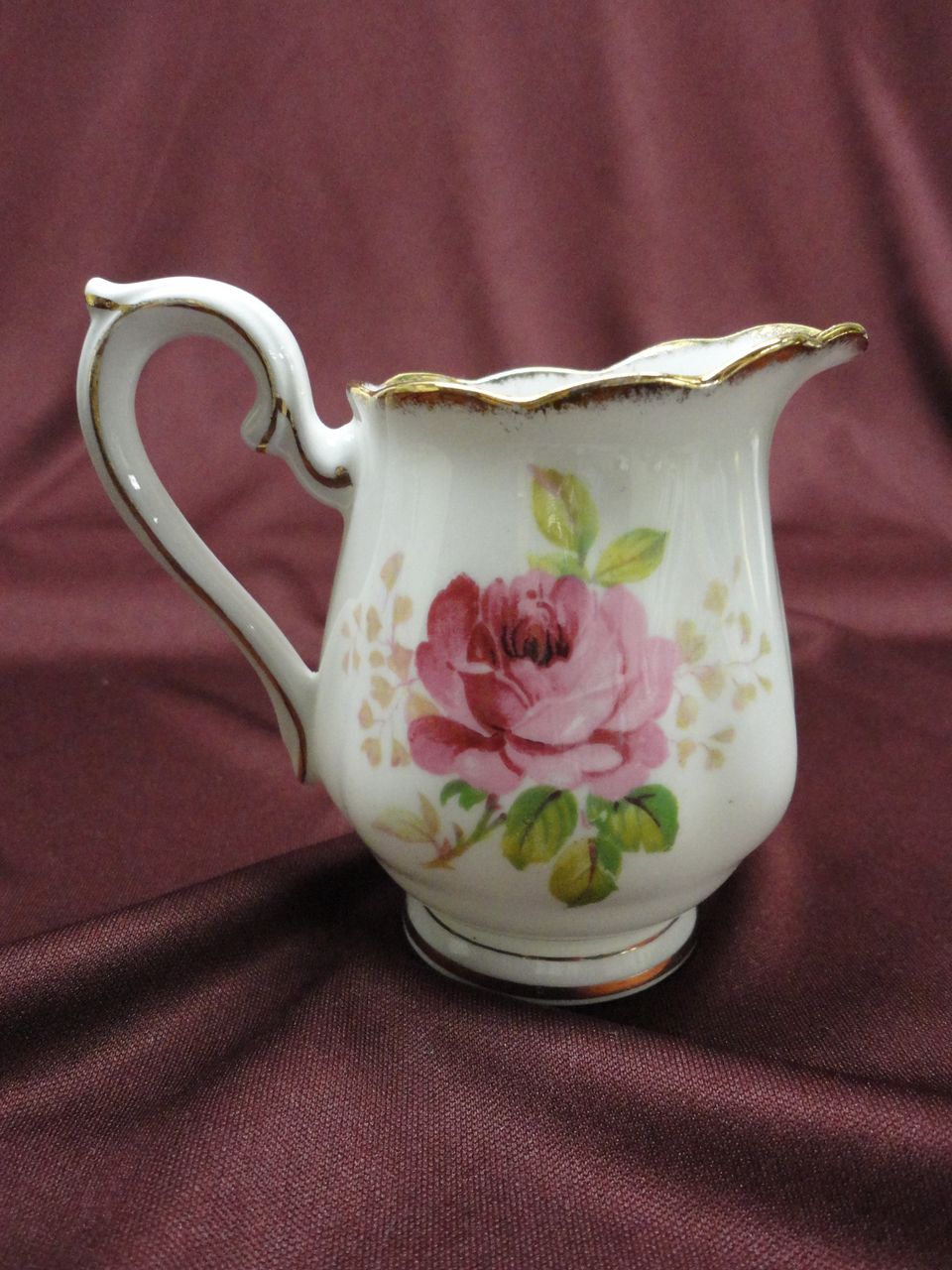 Royal Albert American Beauty Rose Creamer (2 available) Royal Albert American Beauty Rose Creamer (2 available)