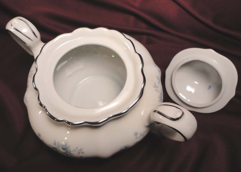 Johann Haviland "Blue Garland" Sugar Bowl and Lid Johann Haviland "Blue Garland" Sugar Bowl and Lid