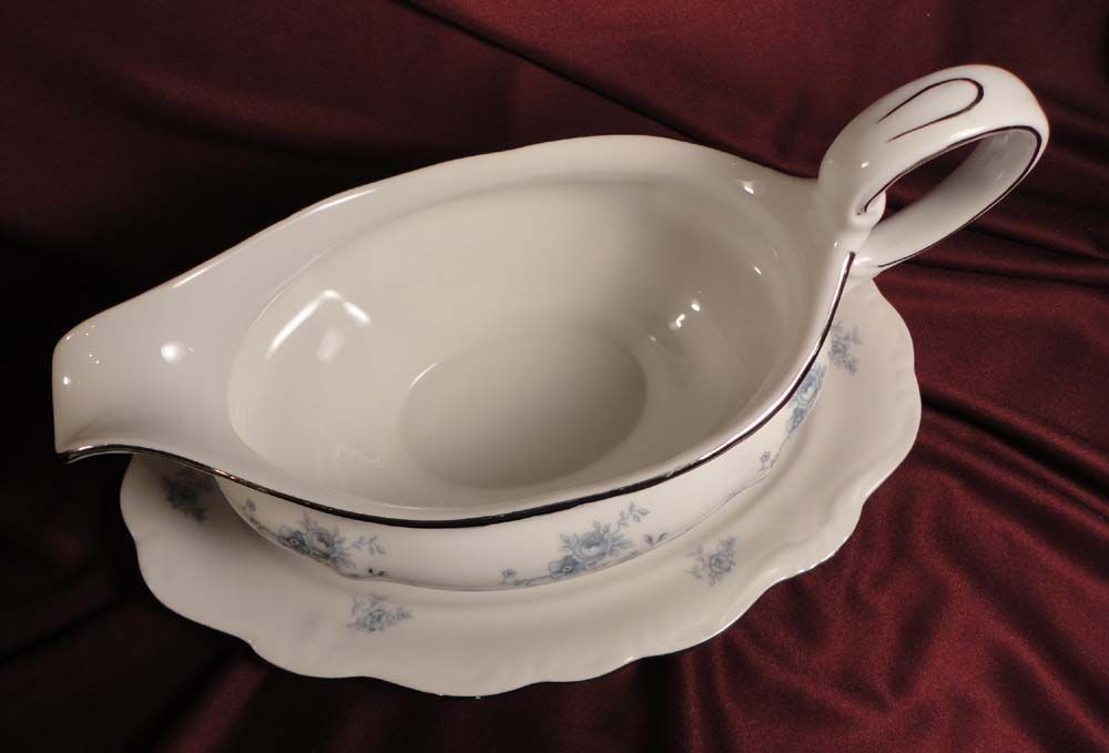 Johann Haviland "Blue Garland" Gravy Boat and Underplate Johann Haviland "Blue Garland" Gravy Boat and Underplate