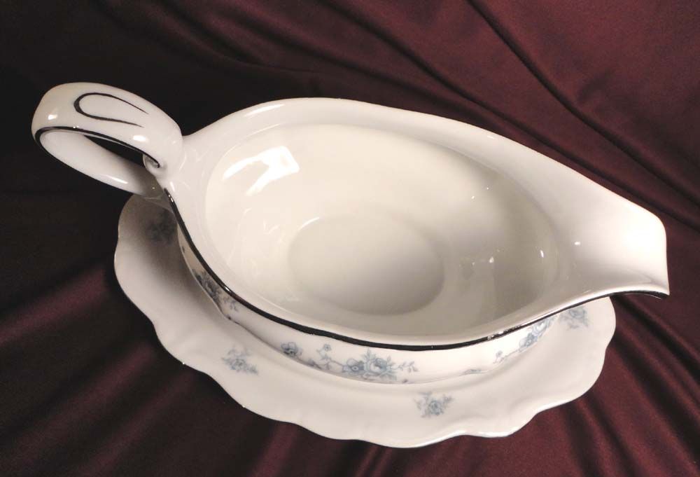 Johann Haviland "Blue Garland" Gravy Boat and Underplate Johann Haviland "Blue Garland" Gravy Boat and Underplate