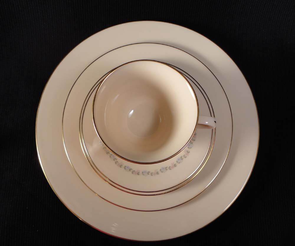 Lenox China "Christie" 5-Piece Place Setting Lenox China "Christie" 5-Piece Place Setting