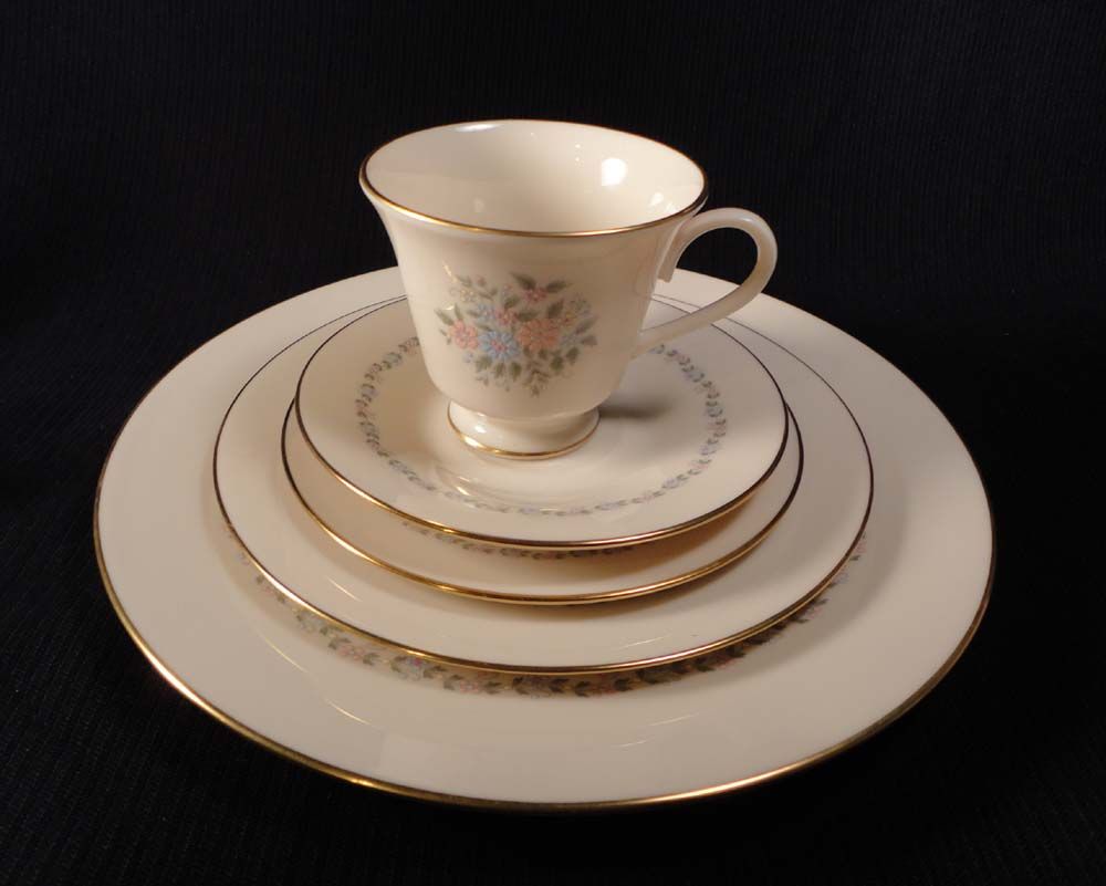 Lenox China "Christie" 5-Piece Place Setting Lenox China "Christie" 5-Piece Place Setting