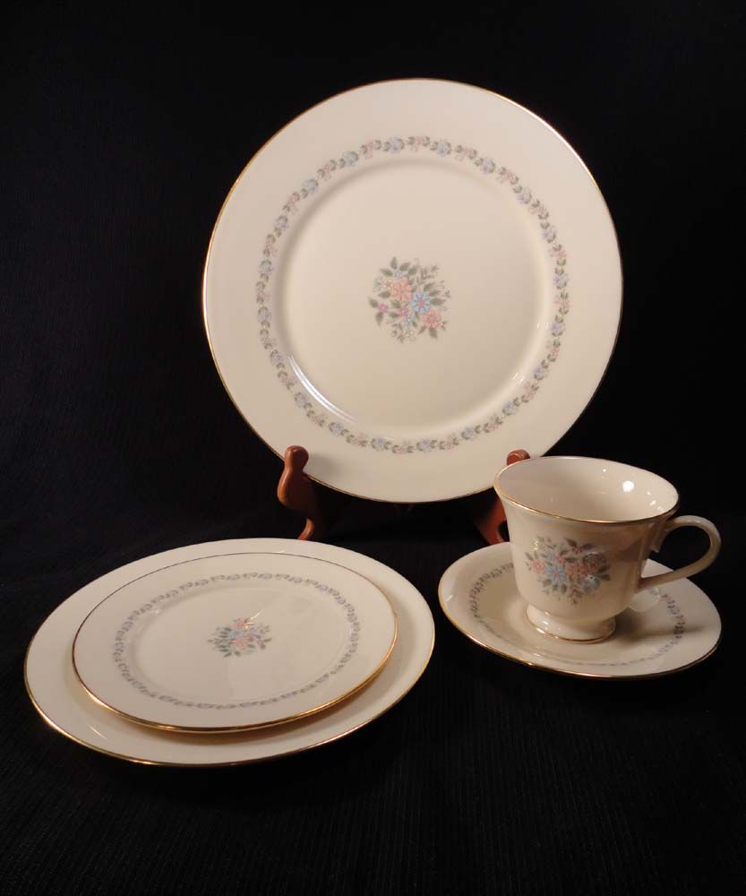 Lenox China "Christie" 5-Piece Place Setting Lenox China "Christie" 5-Piece Place Setting