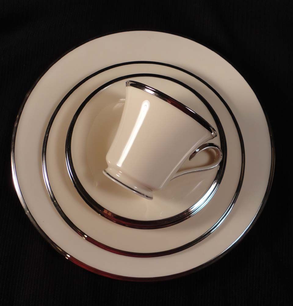 Lenox China "Solitaire" 5-piece Place Setting Lenox China "Solitaire" 5-piece Place Setting