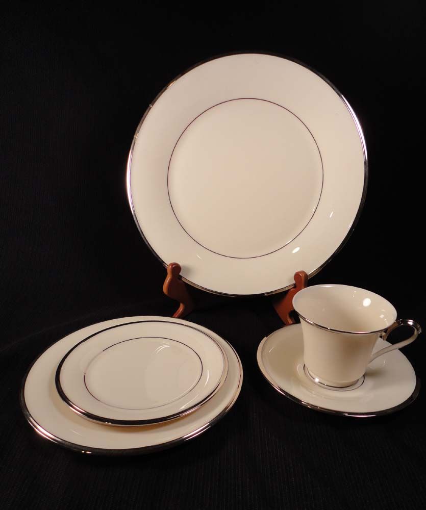 Lenox China "Solitaire" 5-piece Place Setting Lenox China "Solitaire" 5-piece Place Setting