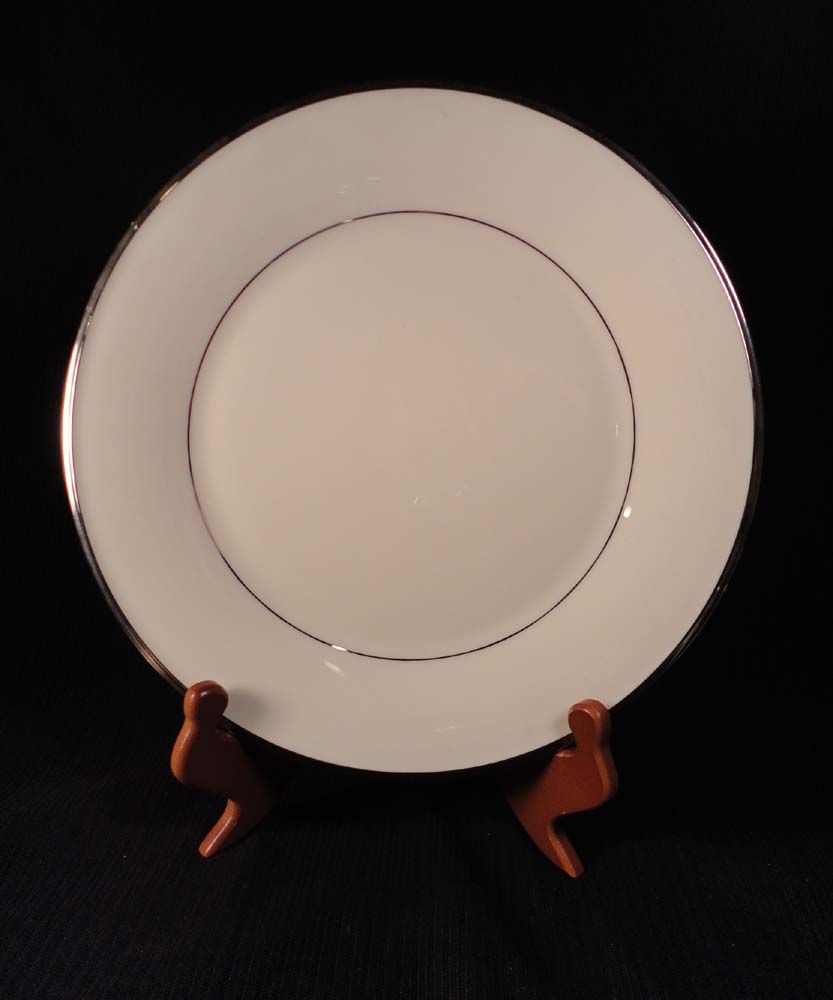 Lenox China "Solitaire" 5-piece Place Setting Lenox China "Solitaire" 5-piece Place Setting