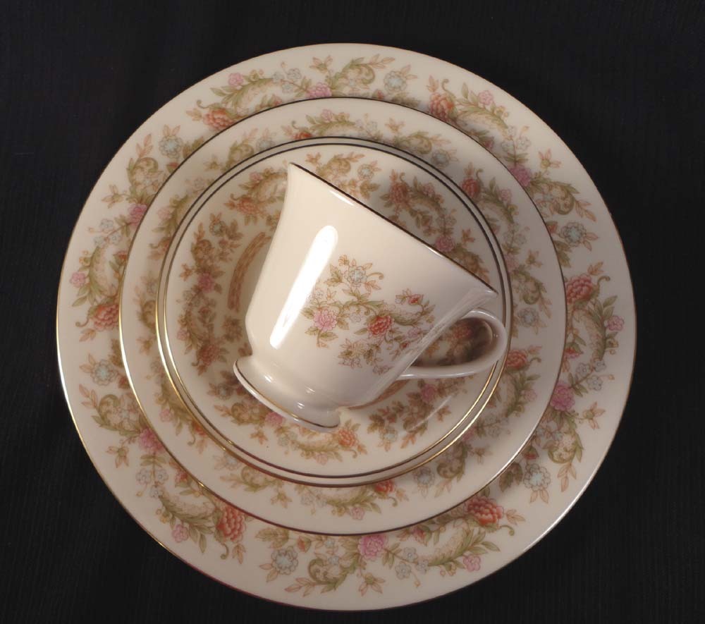 Lenox China "Helmsley" 5-piece Place Setting Lenox China "Helmsley" 5-piece Place Setting