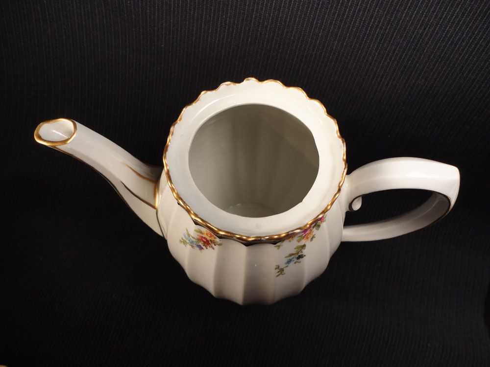 Bauer-Peisch Wurttemberg (Germany) Coffee/Chocolate Pot, 4 Cups/Saucer Sets Bauer-Peisch Wurttemberg (Germany) Coffee/Chocolate Pot, 4 Cups/Saucer Sets