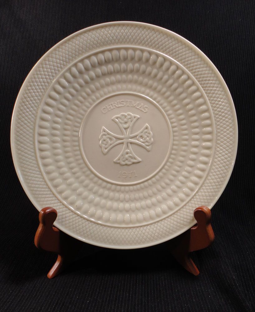 Belleek, Ireland, 1971 Christmas Plate, Celtic Cross Belleek, Ireland, 1971 Christmas Plate, Celtic Cross