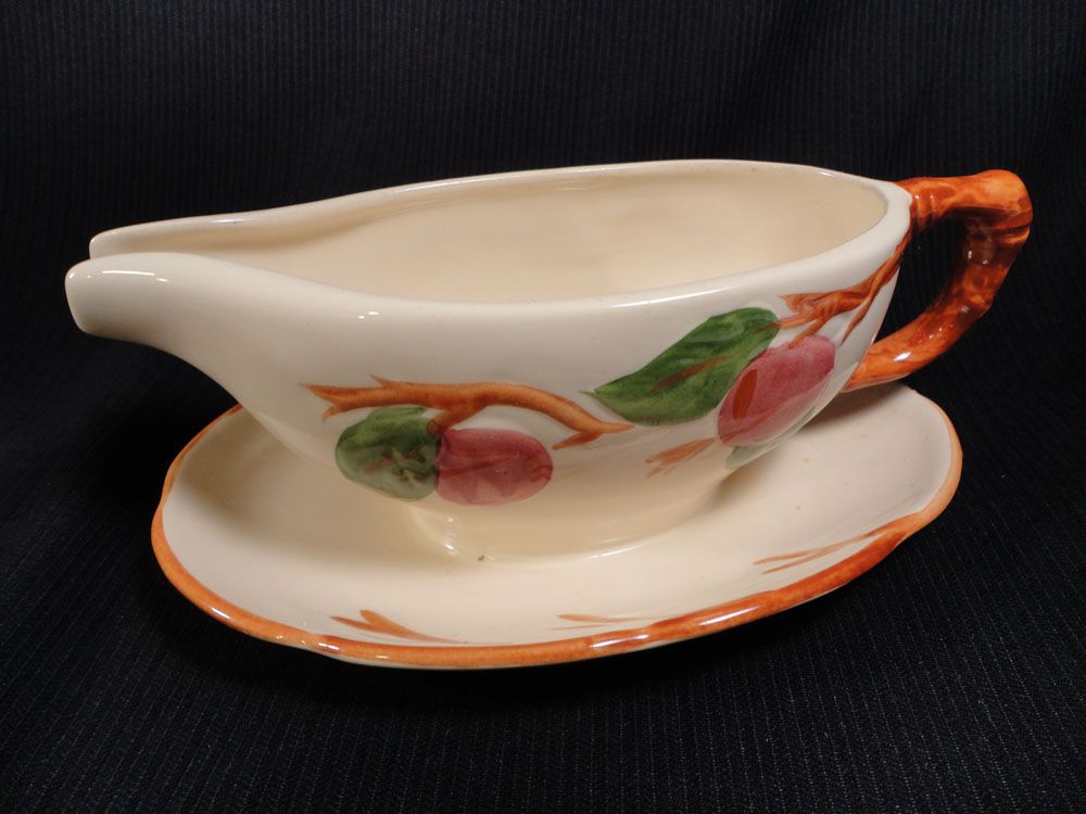 Franciscan Apple Gravy Boat with Underplate, England Franciscan Apple Gravy Boat with Underplate, England