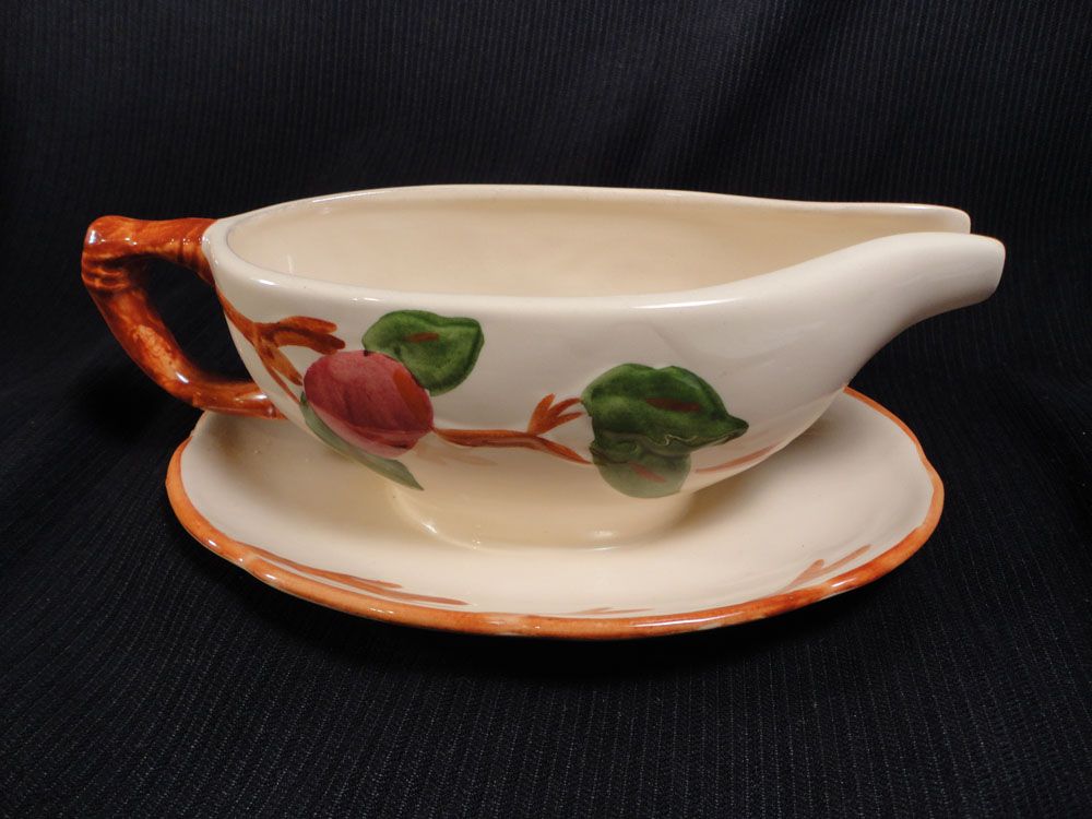 Franciscan Apple Gravy Boat with Underplate, England Franciscan Apple Gravy Boat with Underplate, England