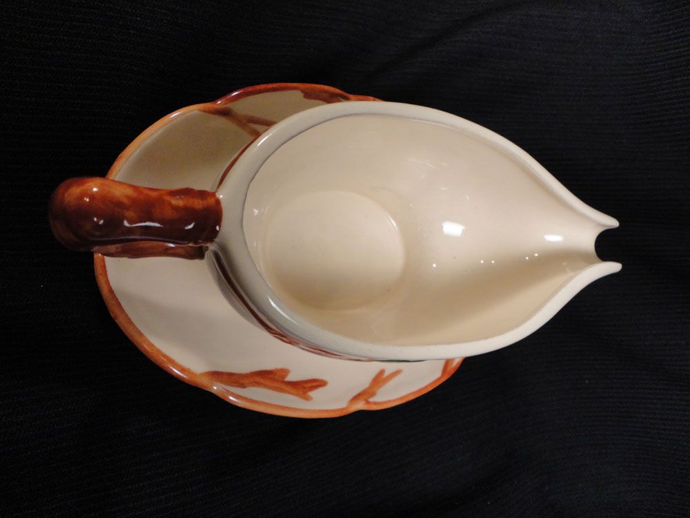Franciscan Apple Gravy Boat with Underplate, England Franciscan Apple Gravy Boat with Underplate, England