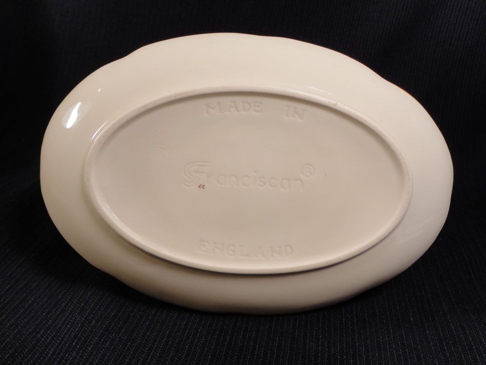 Franciscan Apple Gravy Boat with Underplate, England Franciscan Apple Gravy Boat with Underplate, England