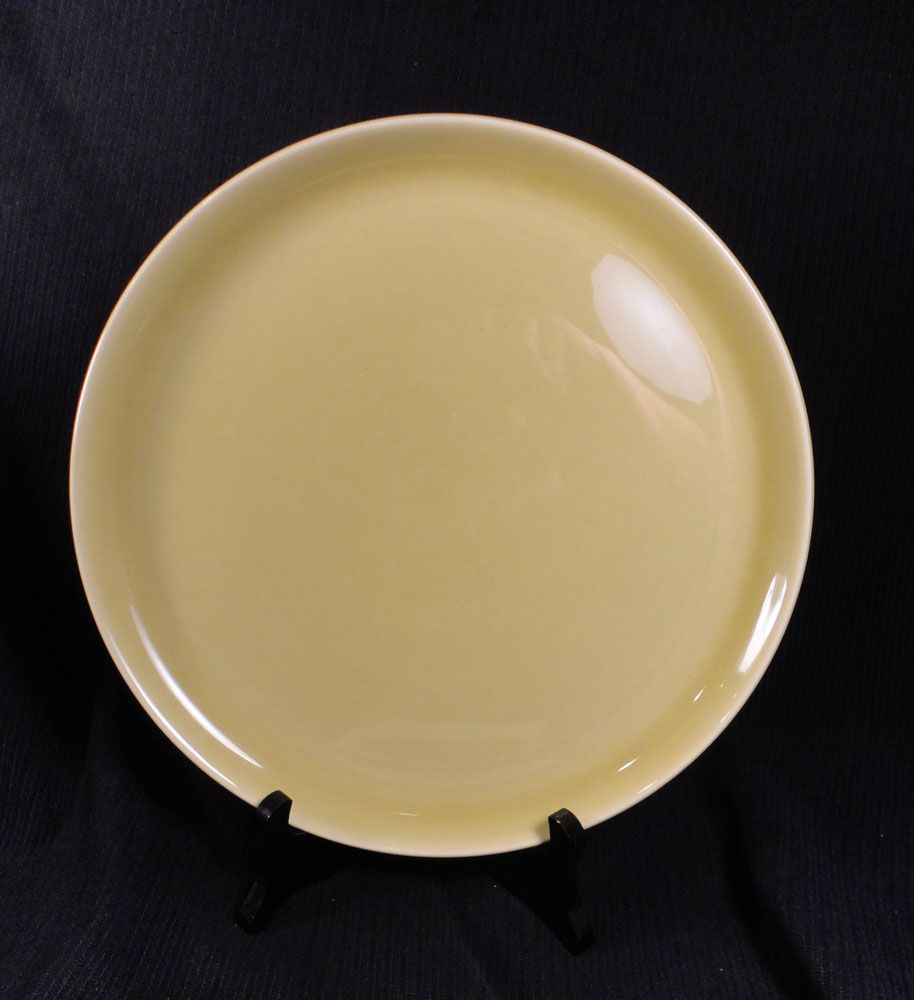 Russel Wright American Modern Chartreuse Dinner Plate (10 available) Russel Wright American Modern Chartreuse Dinner Plate (10 available)