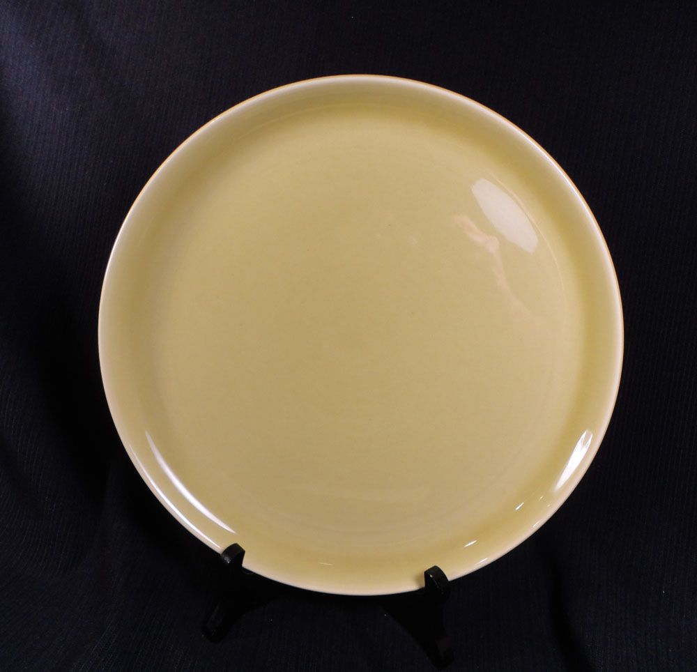 Russel Wright American Modern Chartreuse Dinner Plate (10 available) Russel Wright American Modern Chartreuse Dinner Plate (10 available)