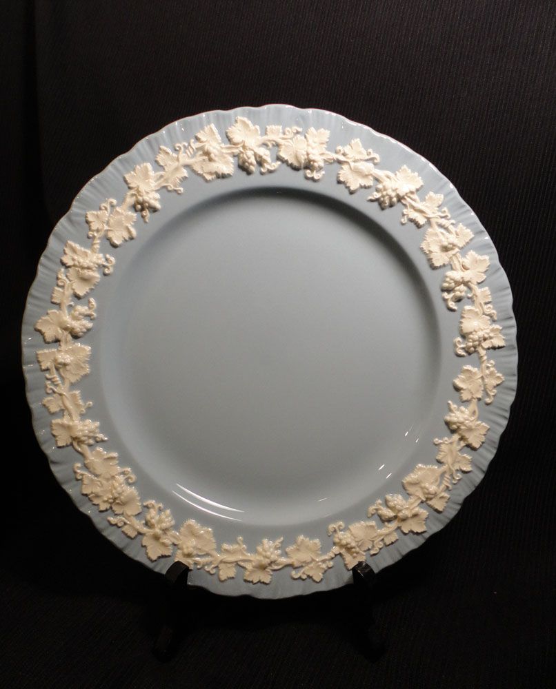 Wedgwood Queen's Ware Embossed Cream on Lavender w/Shell Edge Dinner Plate (4 available) Wedgwood Queen's Ware Embossed Cream on Lavender w/Shell Edge Dinner Plate (4 available)