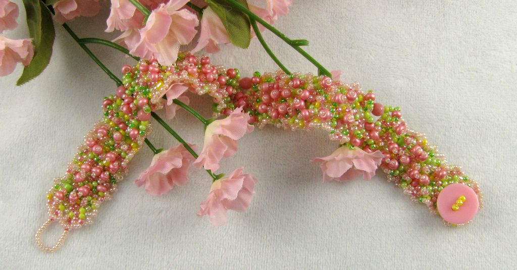 Pink and Green Seed Bead Bracelet Pink and Green Seed Bead Bracelet