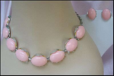 Lovely Vintage Pink Thermoset Necklace and Matching Earrings Lovely Vintage Pink Thermoset Necklace and Matching Earrings
