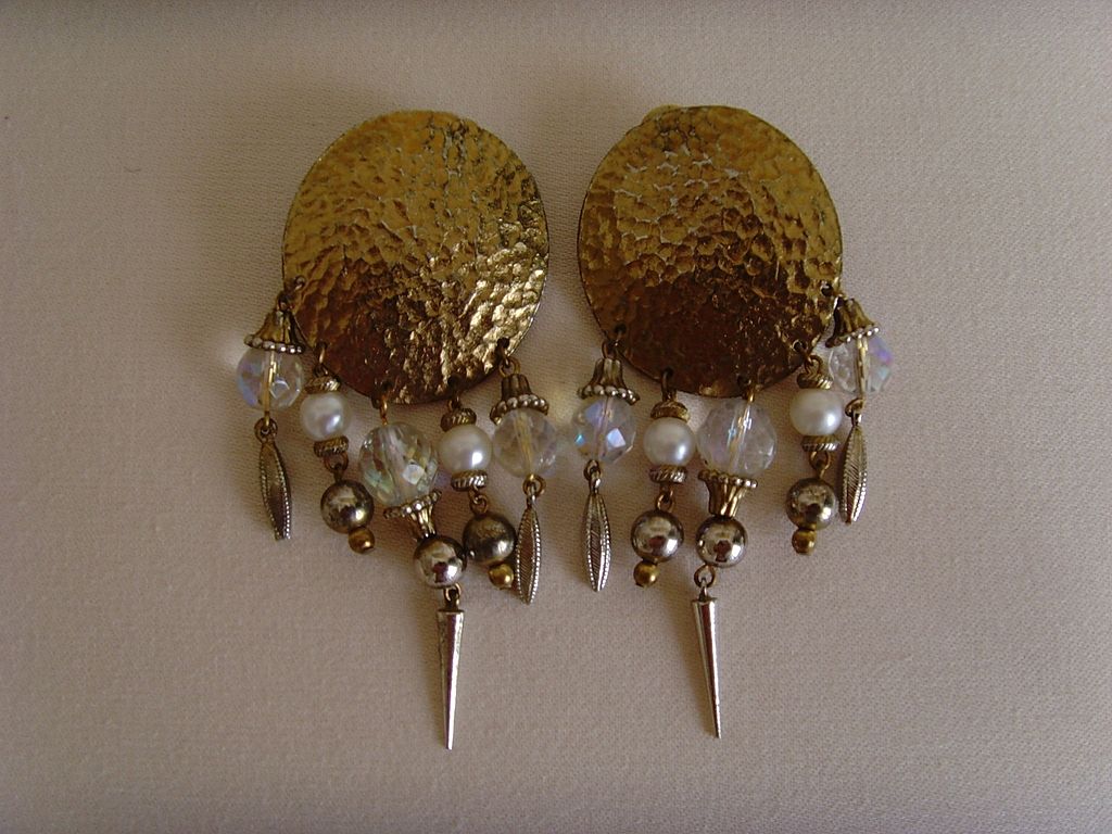 Goldtone Hammered Disc and Five Dangle Earrings Goldtone Hammered Disc and Five Dangle Earrings