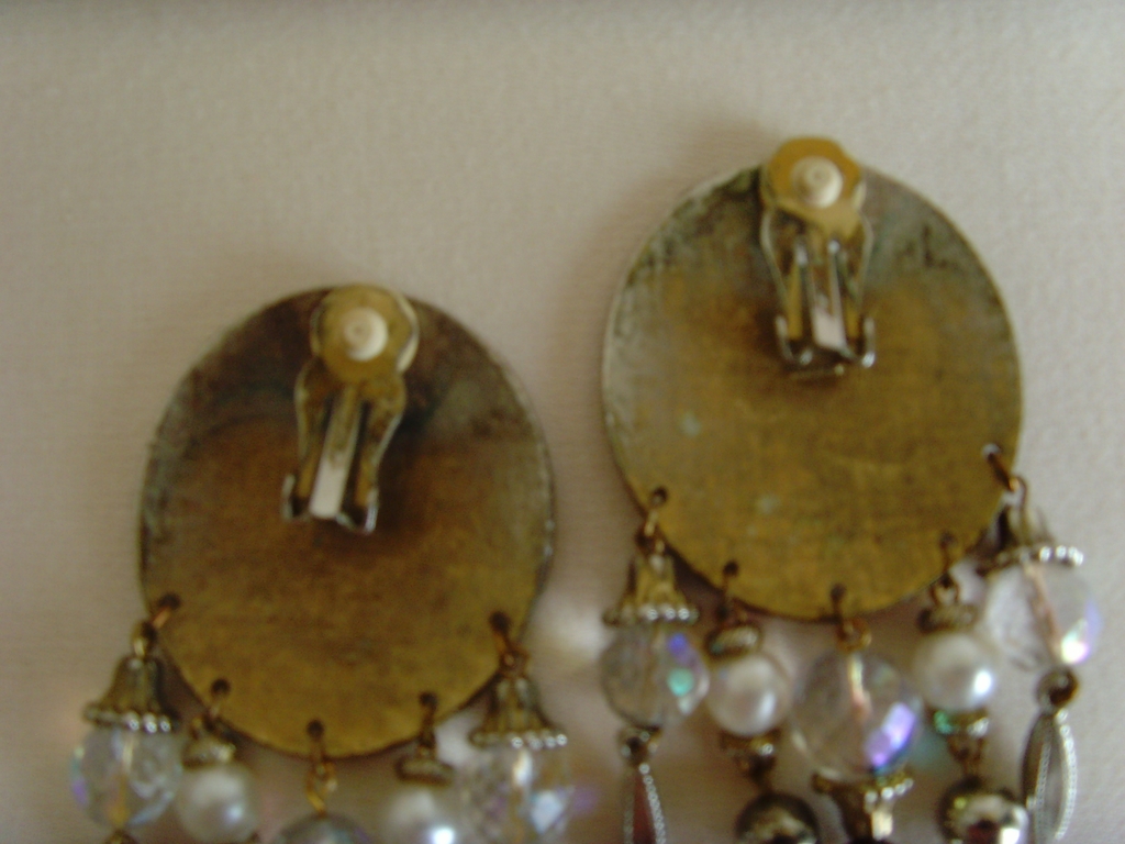 Goldtone Hammered Disc and Five Dangle Earrings Goldtone Hammered Disc and Five Dangle Earrings