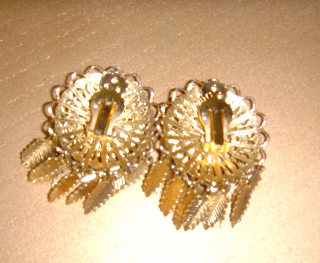 Goldtone 1950's Clip Earrings Goldtone 1950's Clip Earrings