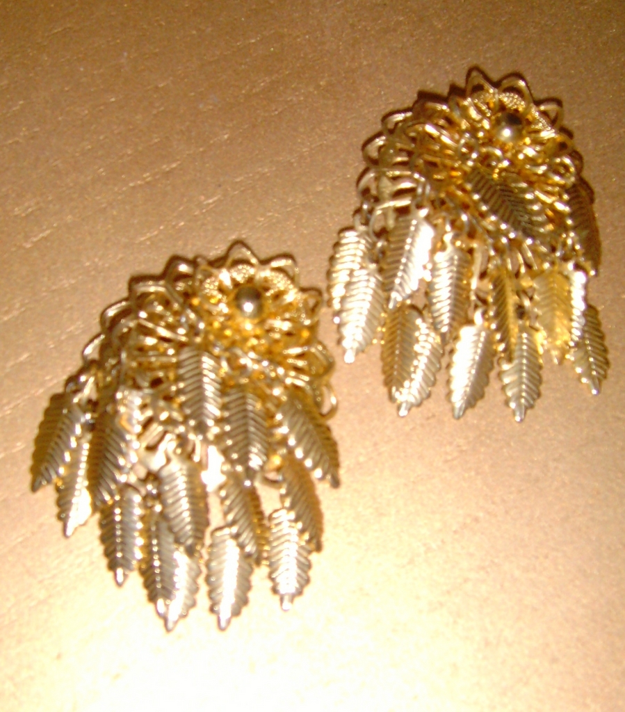 Goldtone 1950's Clip Earrings Goldtone 1950's Clip Earrings