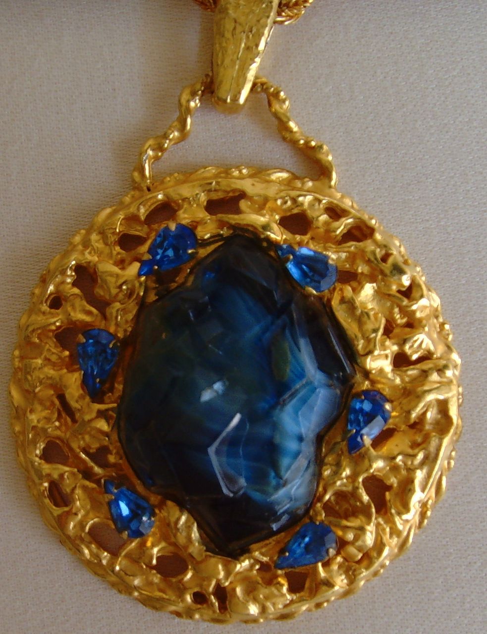 Adele Simpson - Gold-Toned Pendant Adele Simpson - Gold-Toned Pendant