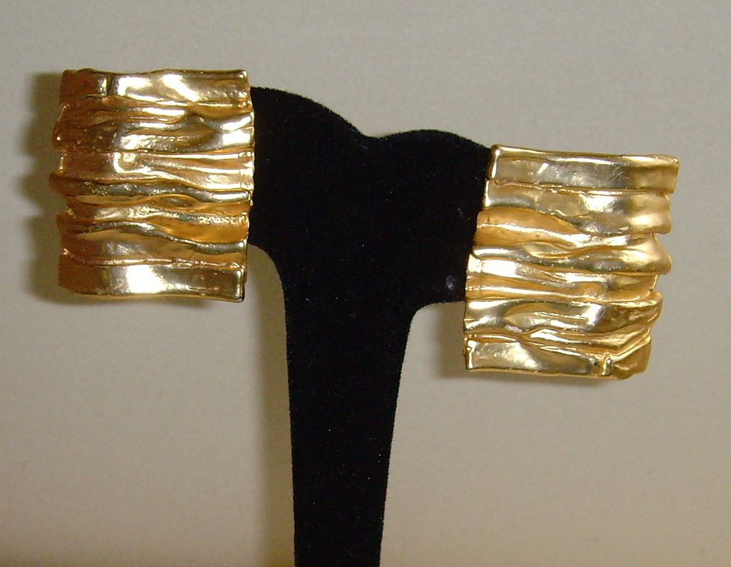 Matte Gold-Tone Wavy Design Earrings Matte Gold-Tone Wavy Design Earrings