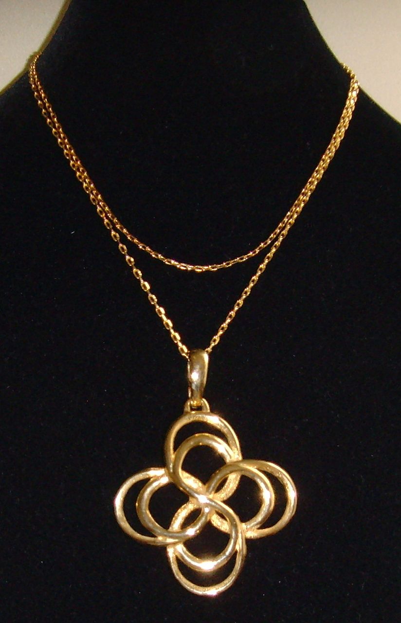 Gold Tone Circle in Circle Necklace Gold Tone Circle in Circle Necklace
