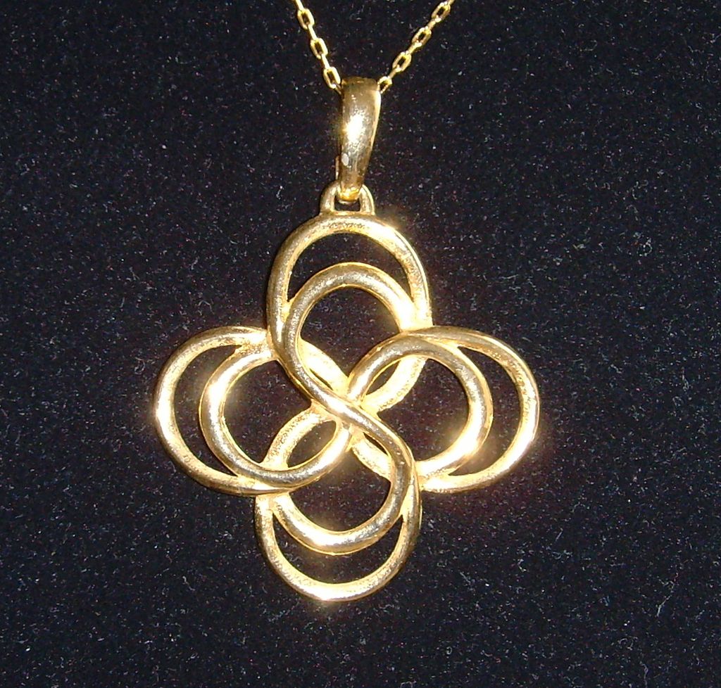 Gold Tone Circle in Circle Necklace Gold Tone Circle in Circle Necklace