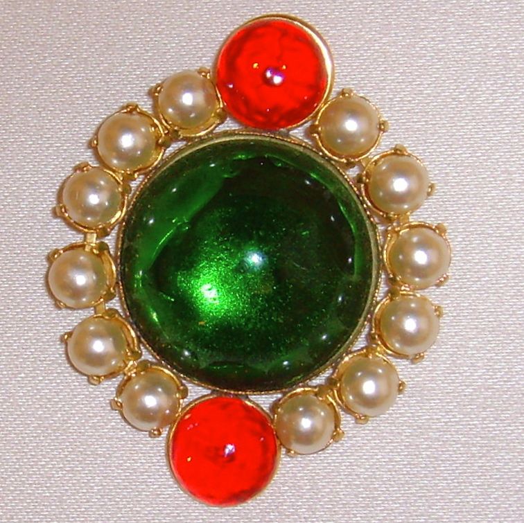 Cabochon and Simulated Pearl Brooch Cabochon and Simulated Pearl Brooch
