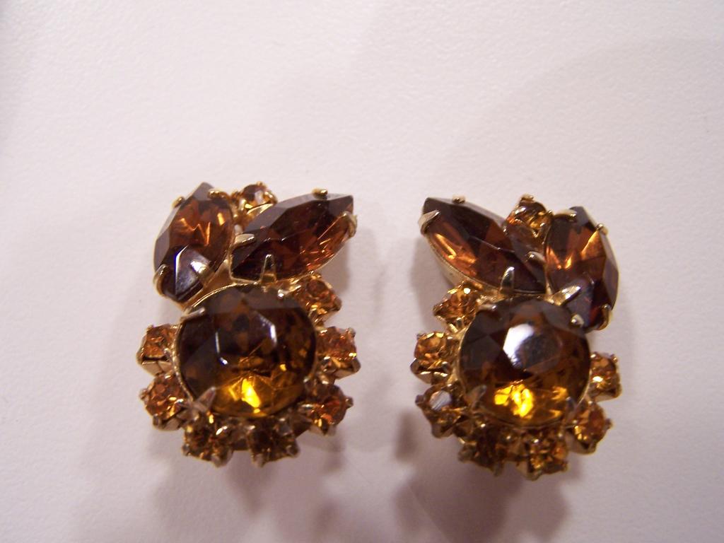 Gorgeous Fall Rhinestone Set Brooch and Earrings Gorgeous Fall Rhinestone Set Brooch and Earrings