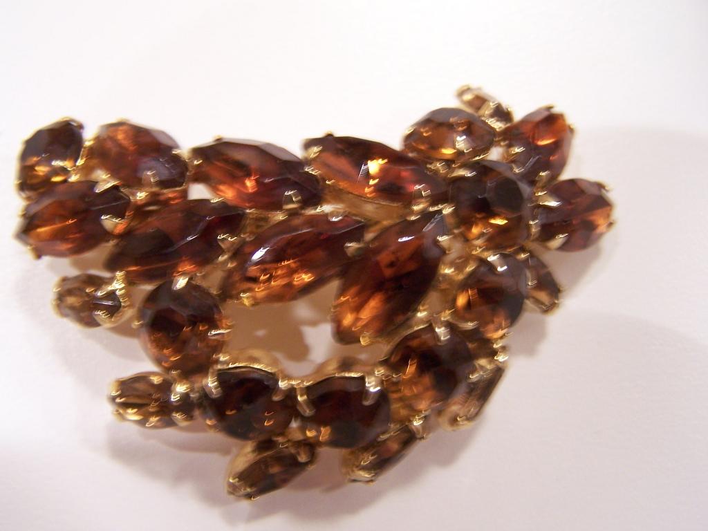 Gorgeous Fall Rhinestone Set Brooch and Earrings Gorgeous Fall Rhinestone Set Brooch and Earrings
